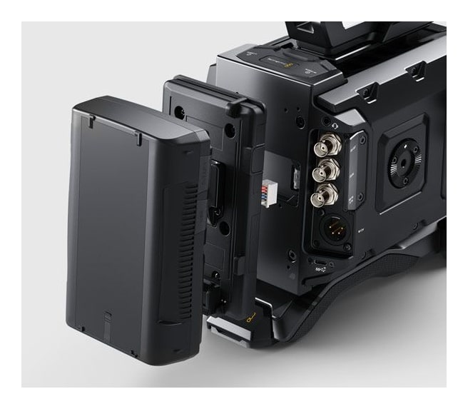 Blackmagic URSA Mini Pro 12K – Szabványos akkumulátorok és tápellátás