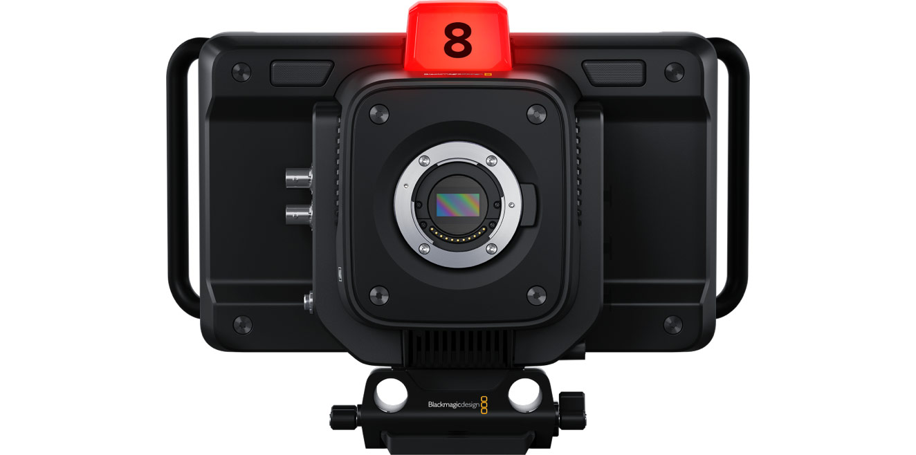 Blackmagic Studio Camera 4K Plus G2 elölnézetben