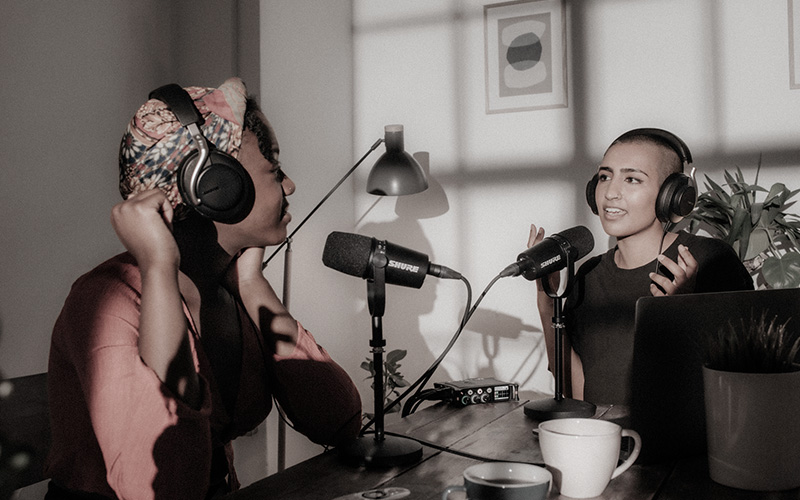 Černé mikrofony SHURE MV7 K