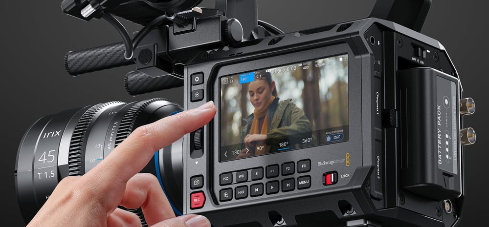 Blackmagic PYXIS 6K PL – Kezelőszervek kézre esően