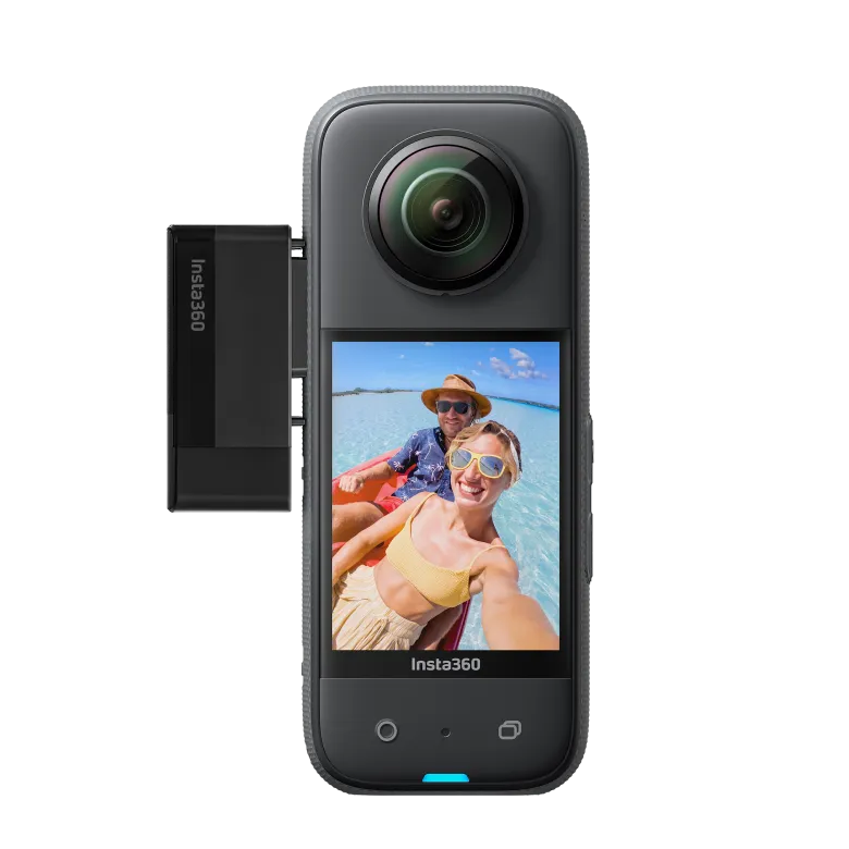 Insta360 X3 připojená ke čtečce Quick Reader při používání