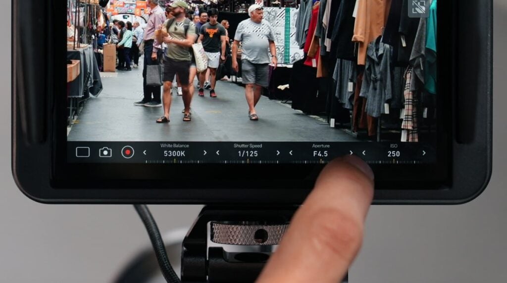 Kameravezérlés az Atomos Shinobi II monitoron