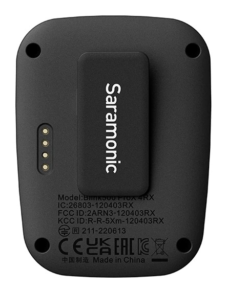 Saramonic Blink500 ProX B8 – A vevő töltőérintkezői és csipesze