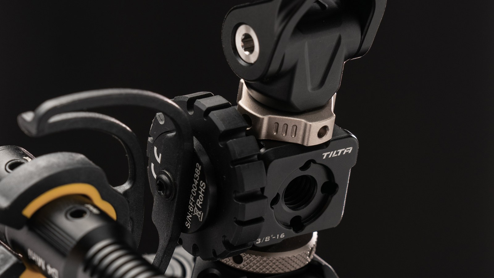 1/4″-20 és 3/8″-16 menetek