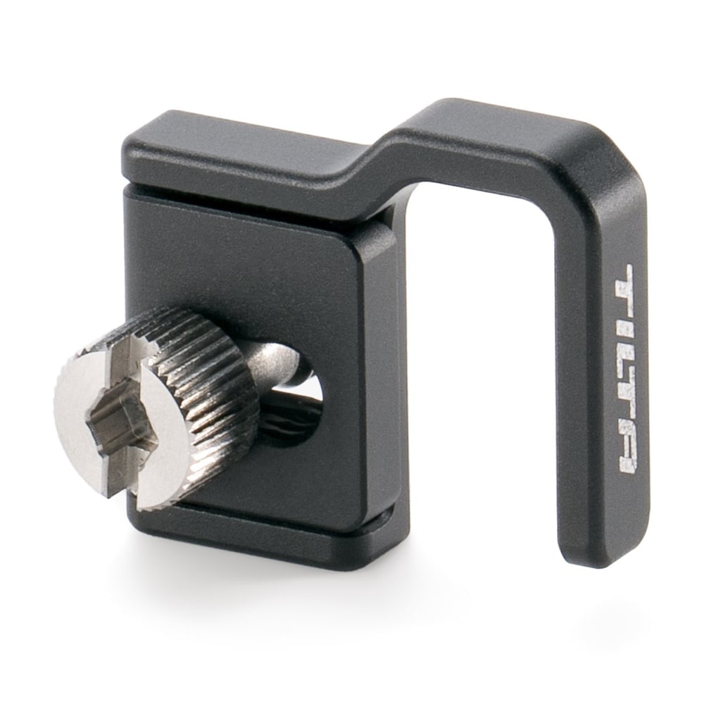 HDMI-kábelbilincs a ketrec oldalán