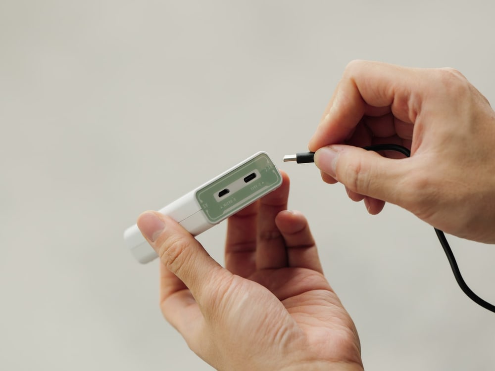 Bármilyen USB-forrásról tölt