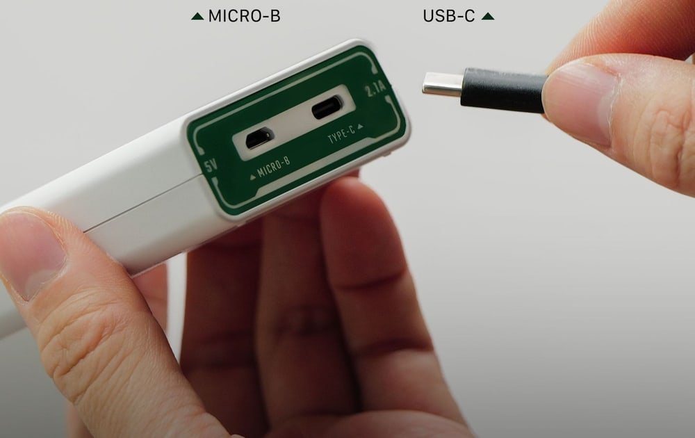 Két bemenet: USB-C és Micro-USB