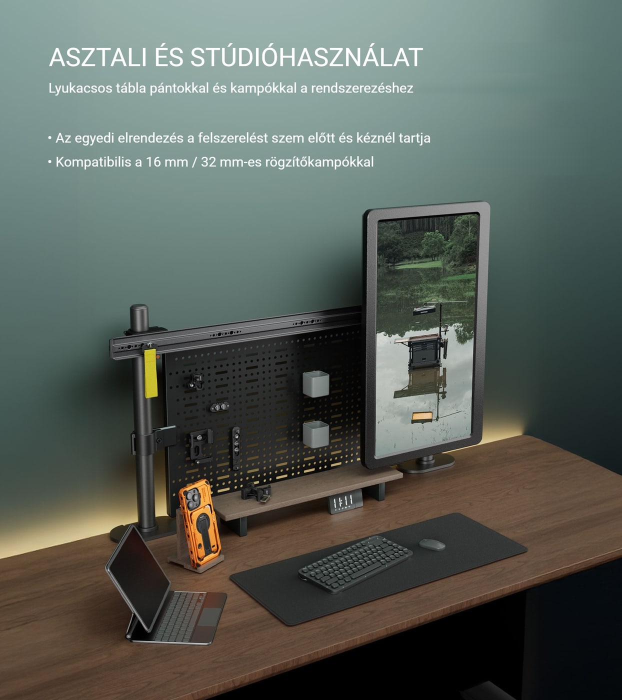 Munkaasztal a stúdióban és otthon