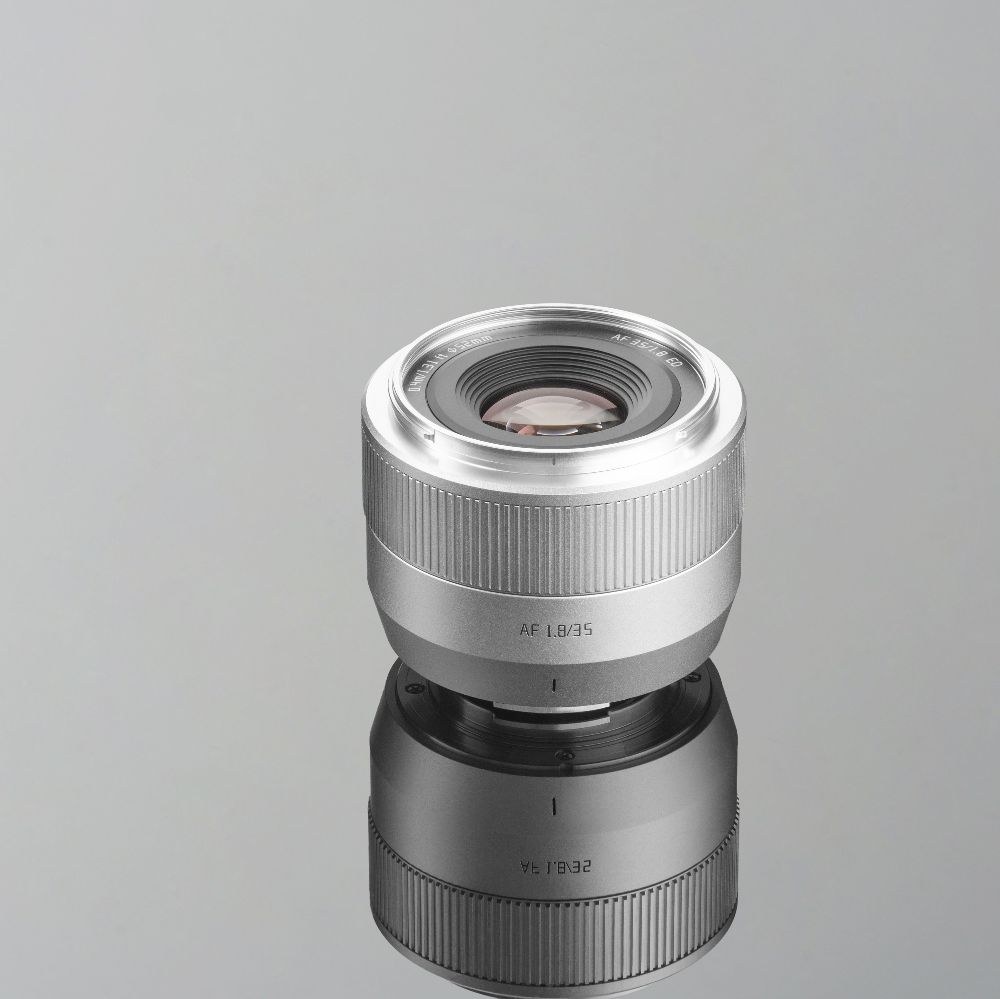 TTArtisan APS-C AF 35mm F1.8 II – Optika: 10 elem 7 csoportban