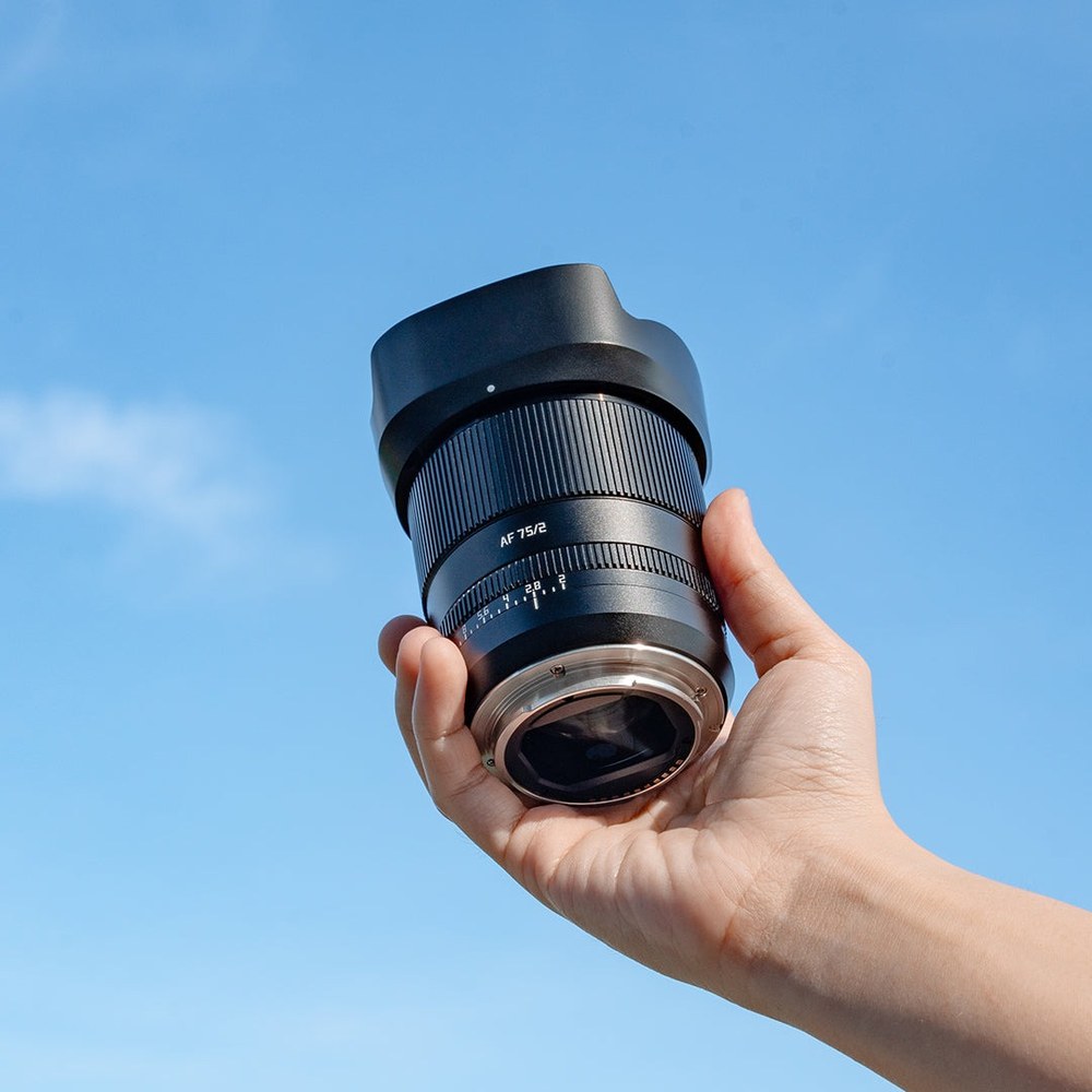 TTArtisan AF 75mm F2 – Fém ház és napellenző