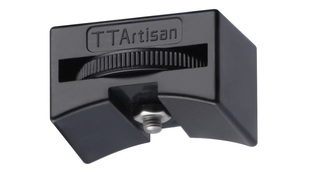 TTArtisan Macro 100mm F2.8 2x – Cold shoe-tartó a csomagban