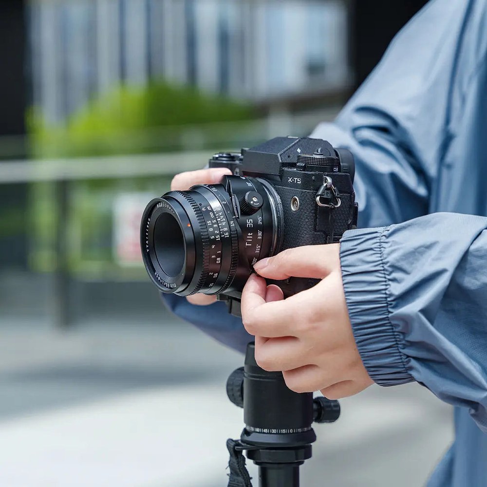 TTArtisan APS-C Tilt 35mm F1.4 – Könnyű objektív 52 mm-es menettel