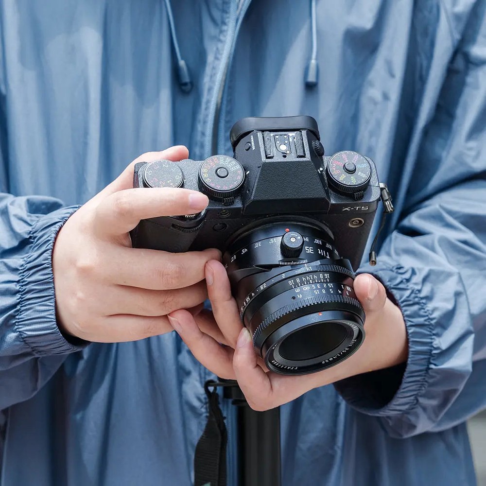 TTArtisan APS-C Tilt 35mm F1.4 – Kézi élességállítás 0,35 m-től